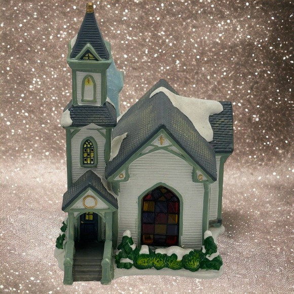 Santa's Workbench Cedar Valley Chapel Lighted Building Towne Series Christmas - Picture 1 of 11